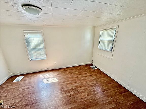 5th image of 477 Henry St