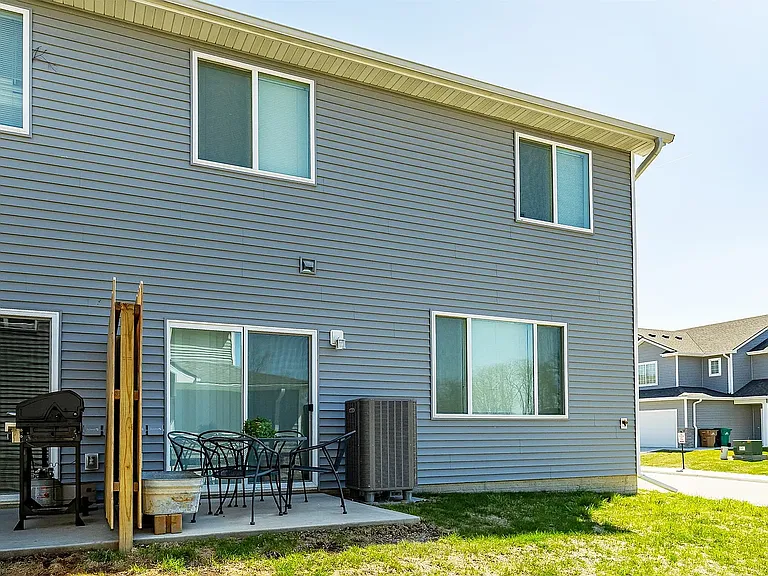 220 Amberwood Dr — Photo 15