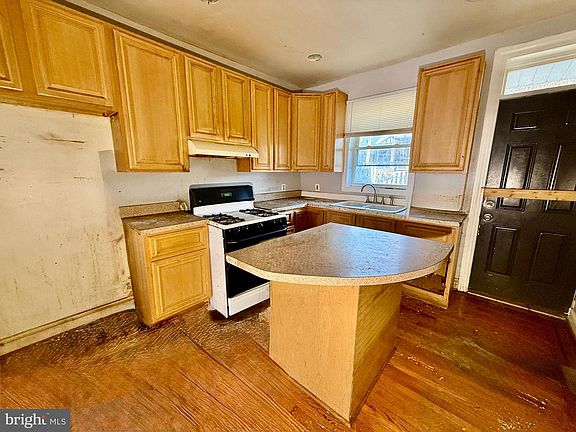 4th image of 321 S Newkirk St