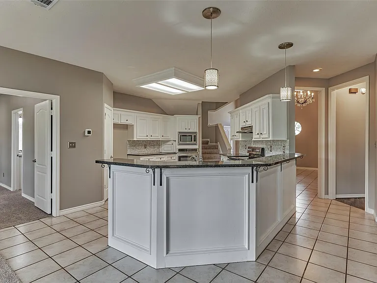 13707 Fountainview Dr — Photo 17