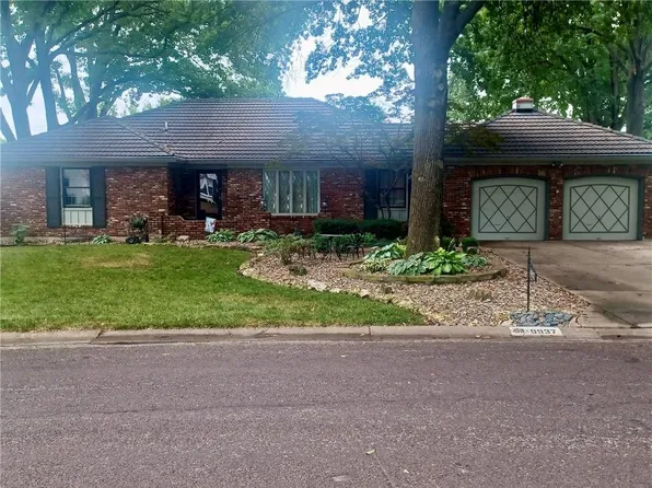 9937 Floyd St, Overland Park, KS 66212