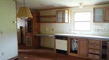 3rd image of 323 Edgewood Blvd