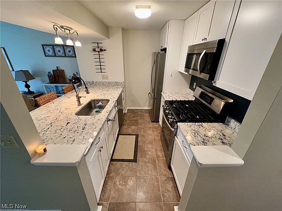 4th image of 1927 Ridge Meadow Ct