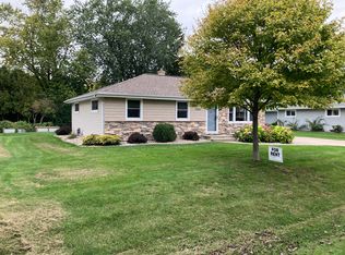 1426 Dunning St, Menasha, WI 54952