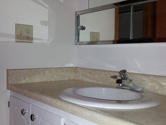 4th image of 4692 Winterset Dr