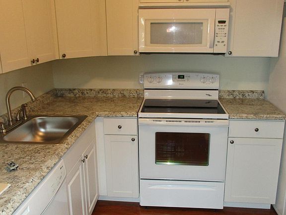 5th image of 1009 Green Pine Blvd APT H1