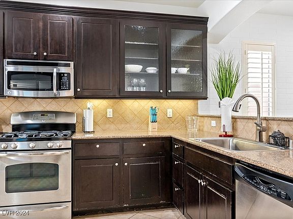 3rd image of 3256 Umbria Gardens Ave