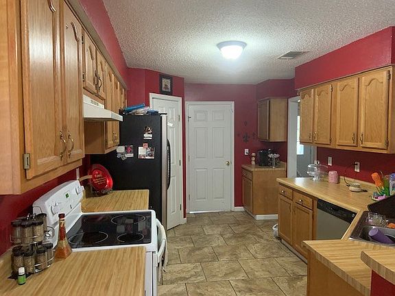 2nd image of 398 Lakeside Dr