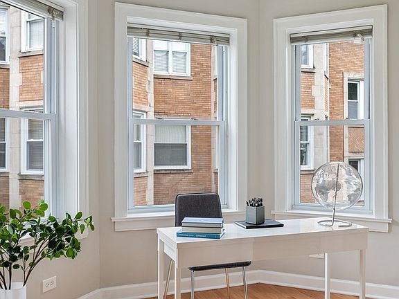 4th image of 881 W Cornelia Ave #2