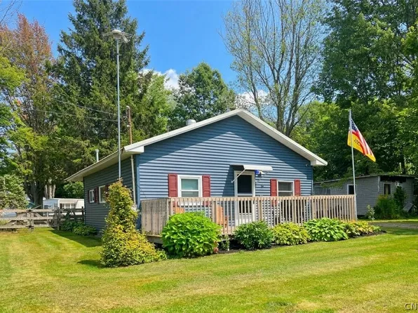 16 Laura Dr, Sandy Creek, NY 13145