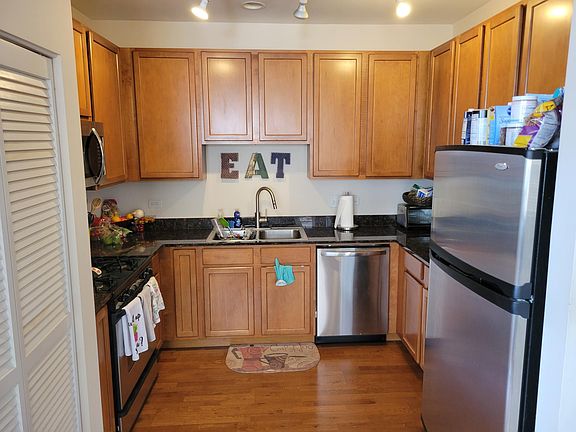 2nd image of 2951 N Clybourn Ave