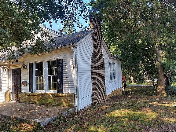 3rd image of 107 Acorn Dr