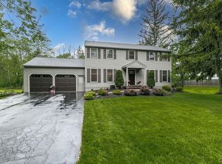 5 Westgate Ln, Liverpool, NY 13090