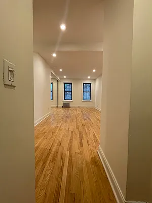 Rented by PMG Real Estate  | media 9