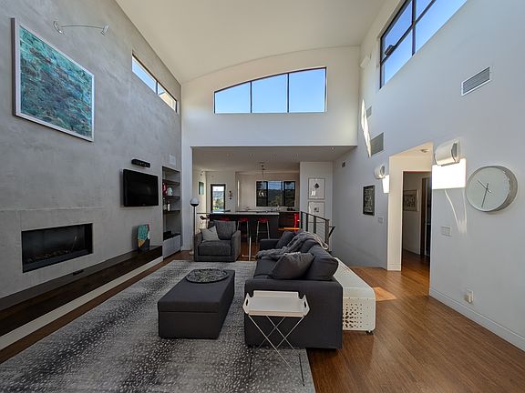 4th image of 1328 De La Vina St #B