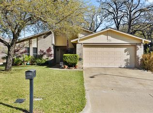2127 Holt Rd, Arlington, TX 76006