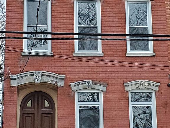 2nd image of 374 Forrest St #1R