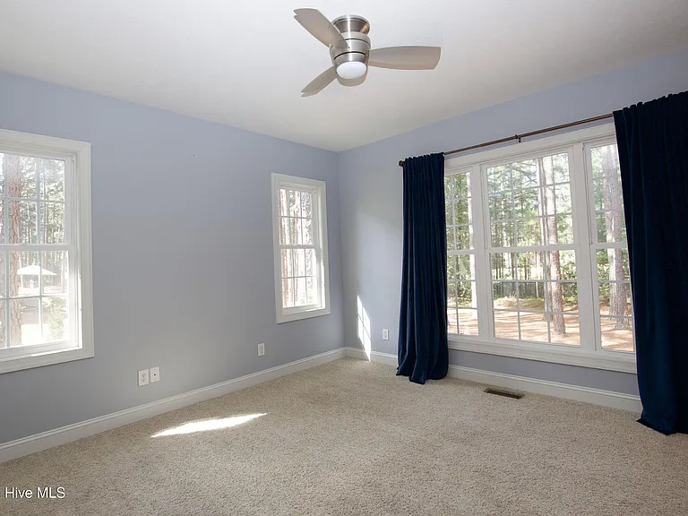16 Montrose Ct — Photo 65