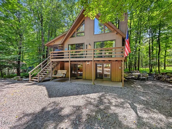 8 Deerfield Ct, Lake Ariel, PA 18436