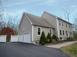 32 Quarry Rd, Waterford, CT 06385