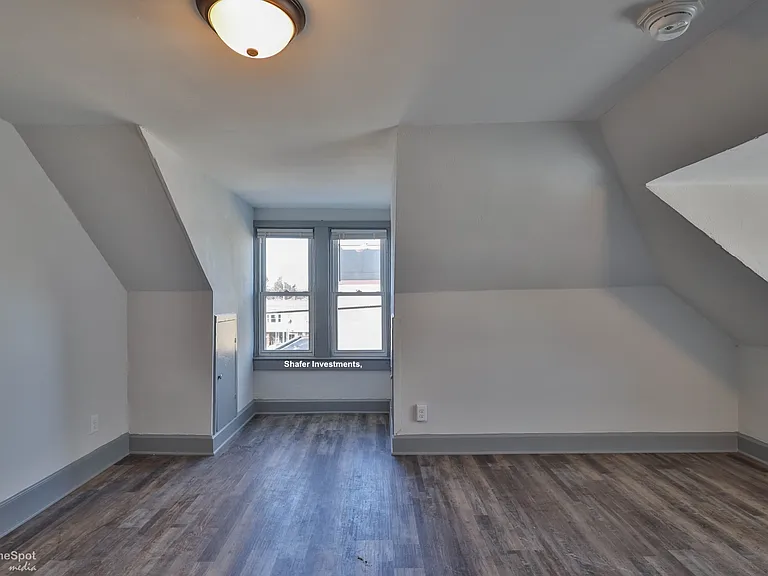 517 Schaffer St — Photo 11