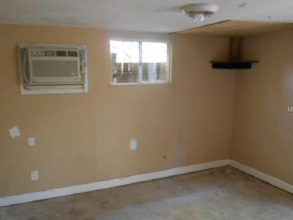 5th image of 15165 Waverly St