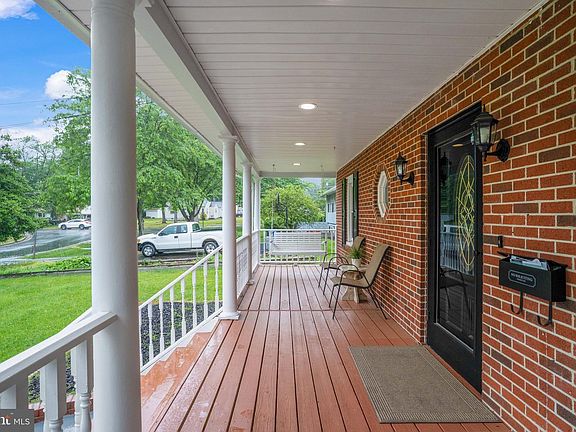 4th image of 7558 Park Ln