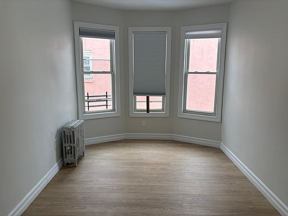 5th image of 39 E 52nd St Floor 2