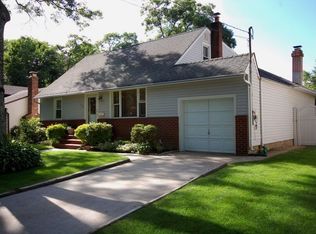 23 New Hampshire Ave, Massapequa, NY 11758