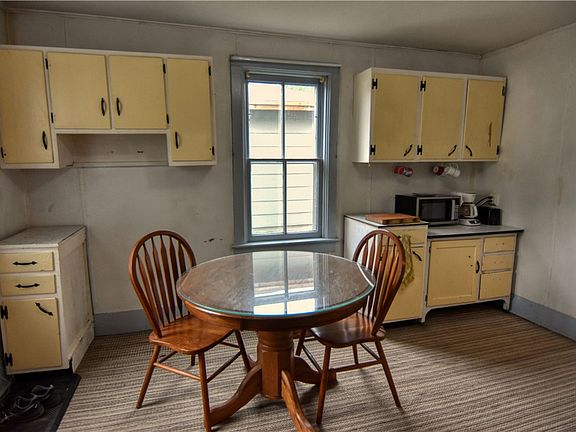 3rd image of 209 N Broadway Avenue