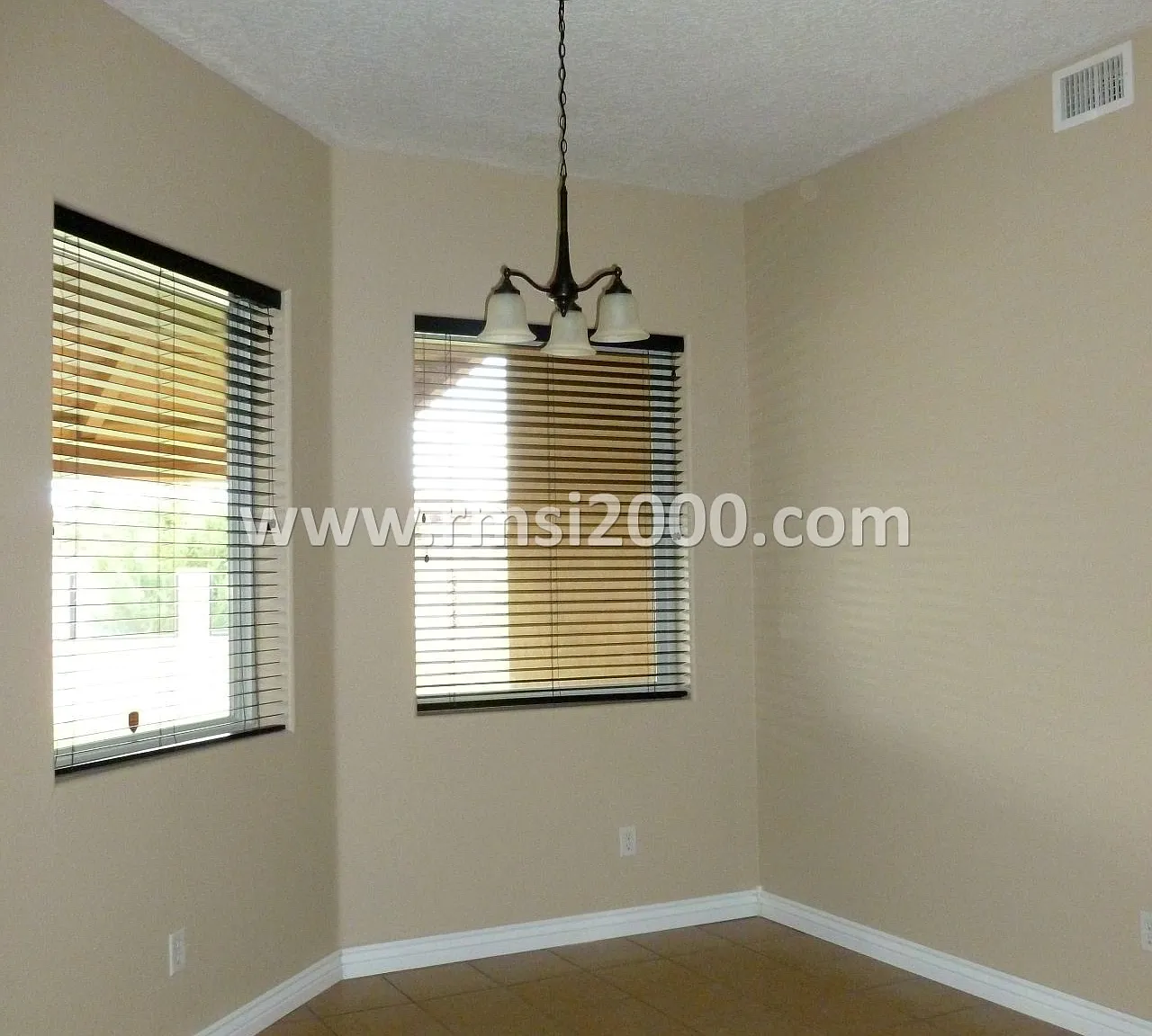 4 bed, 2017 sqft, $2,400 — Photo 4