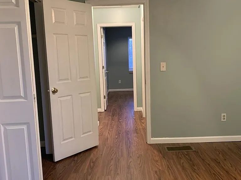 1100 Horsemans Ln — Photo 18