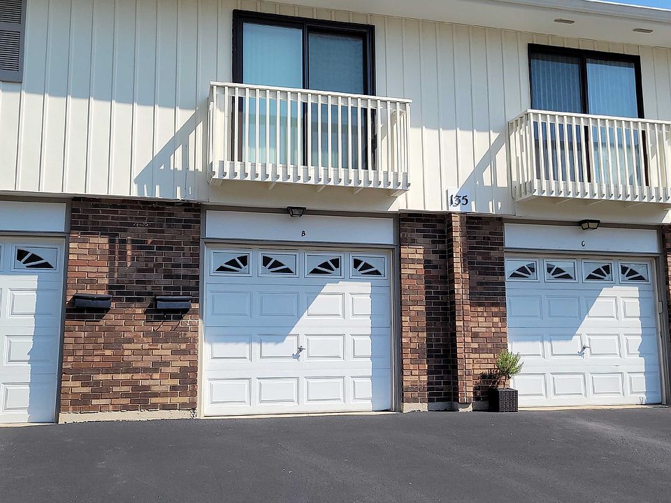 1st image of 135 Brewster Ct #144
