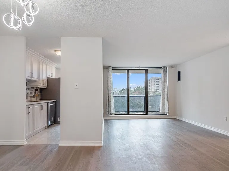 17 Knightsbridge Rd #506 — Photo 5