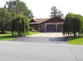 6981 Rebecca Dr, Niagara Falls, NY
