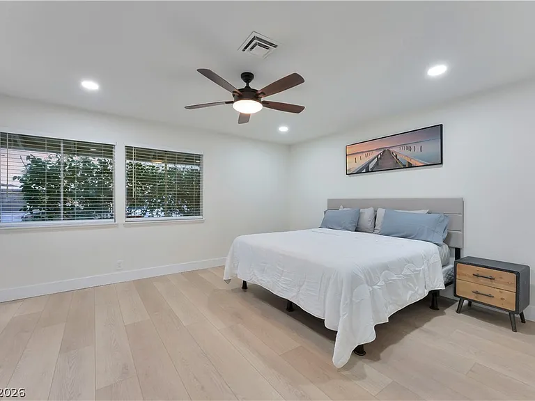 105 Marigold Ln — Photo 17