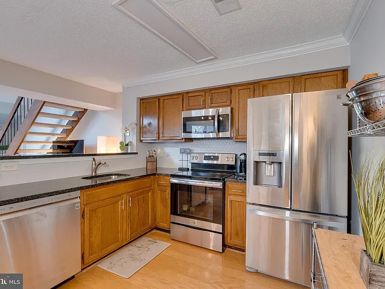 1611 Carriage House Ter #B — Photo 6
