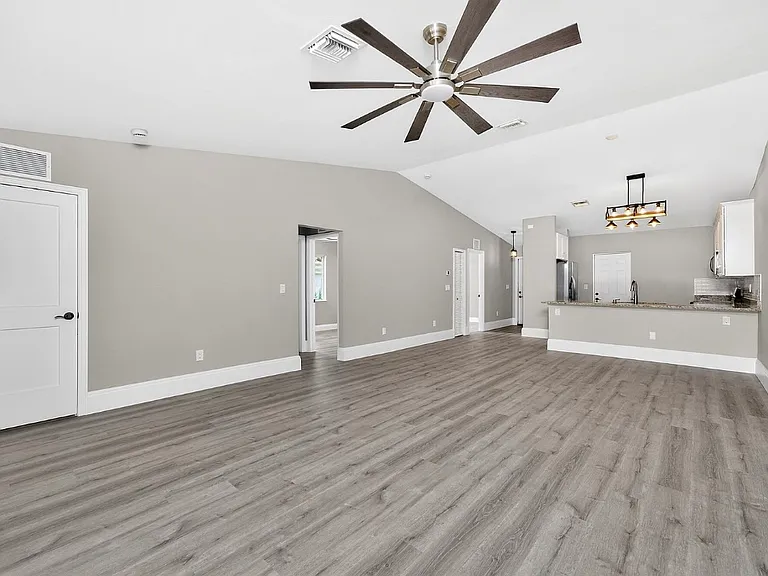 2090 Como St #2090 — Photo 3