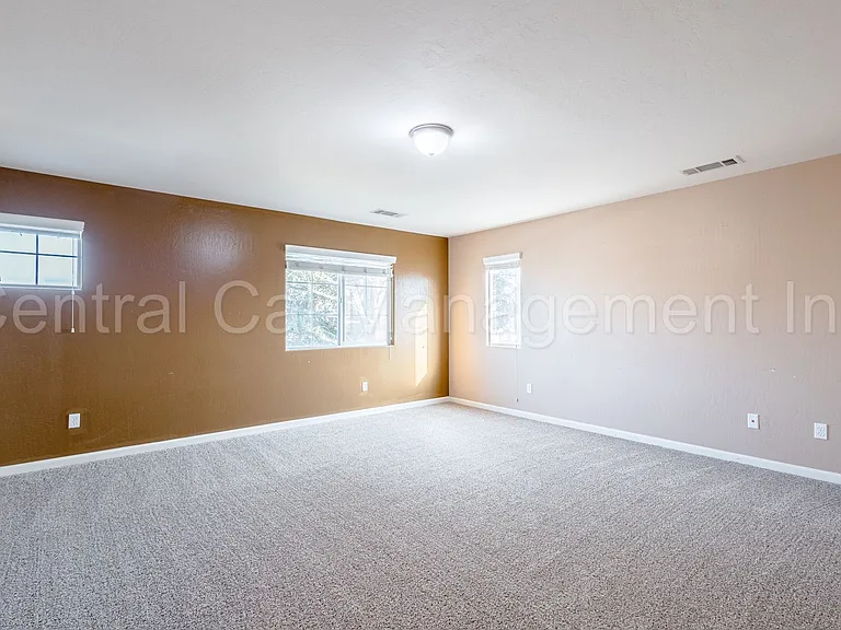 11723 Holabird Ave — Photo 30