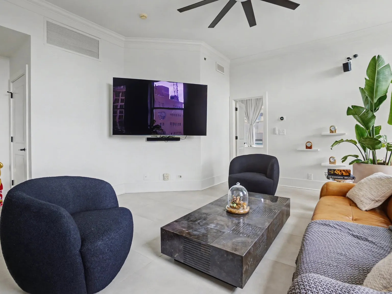 Downtown Atlanta Luxury Condo | Live at the Center of Everything! — Photo 4