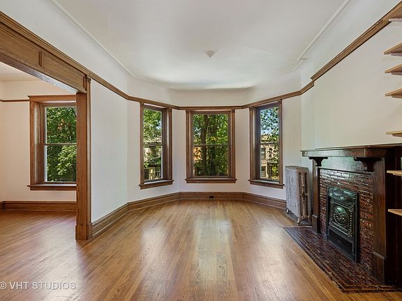 2nd image of 1421 W Balmoral Ave