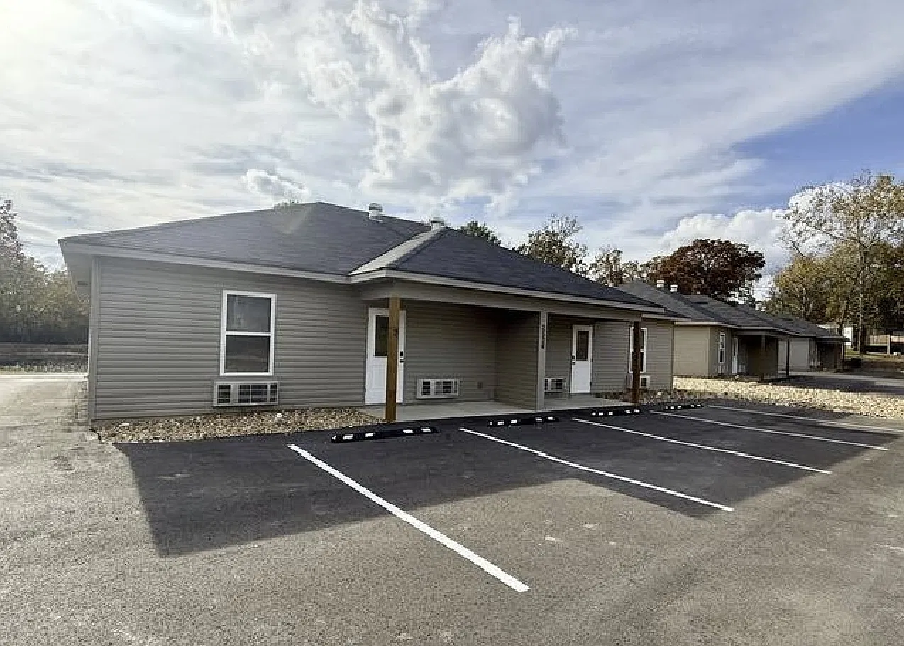 2 bed, 1034 sqft, $1,275 — Photo 1