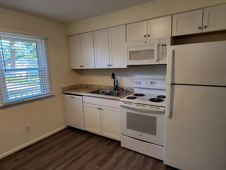 2130 Wake Forest St — Photo 8