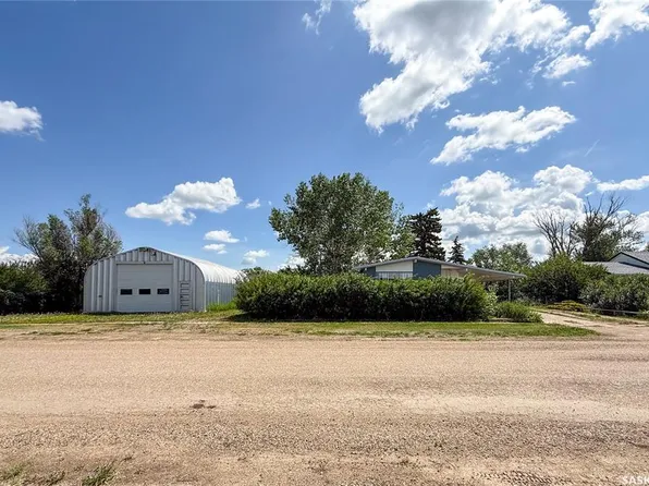 114-116 1st STREET E, Climax, SK S0N 0N0