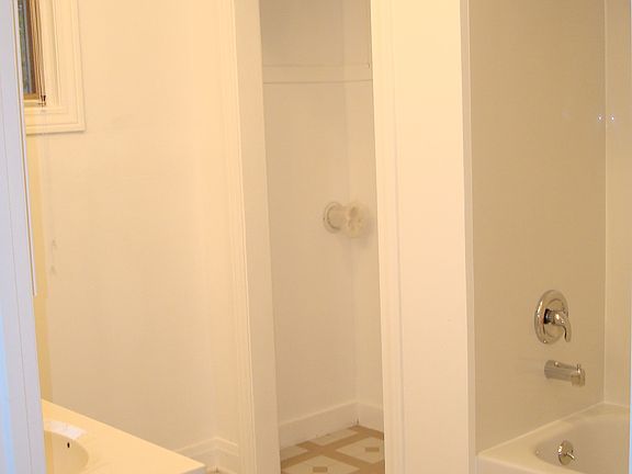 5th image of 5202 Greenwood Pl