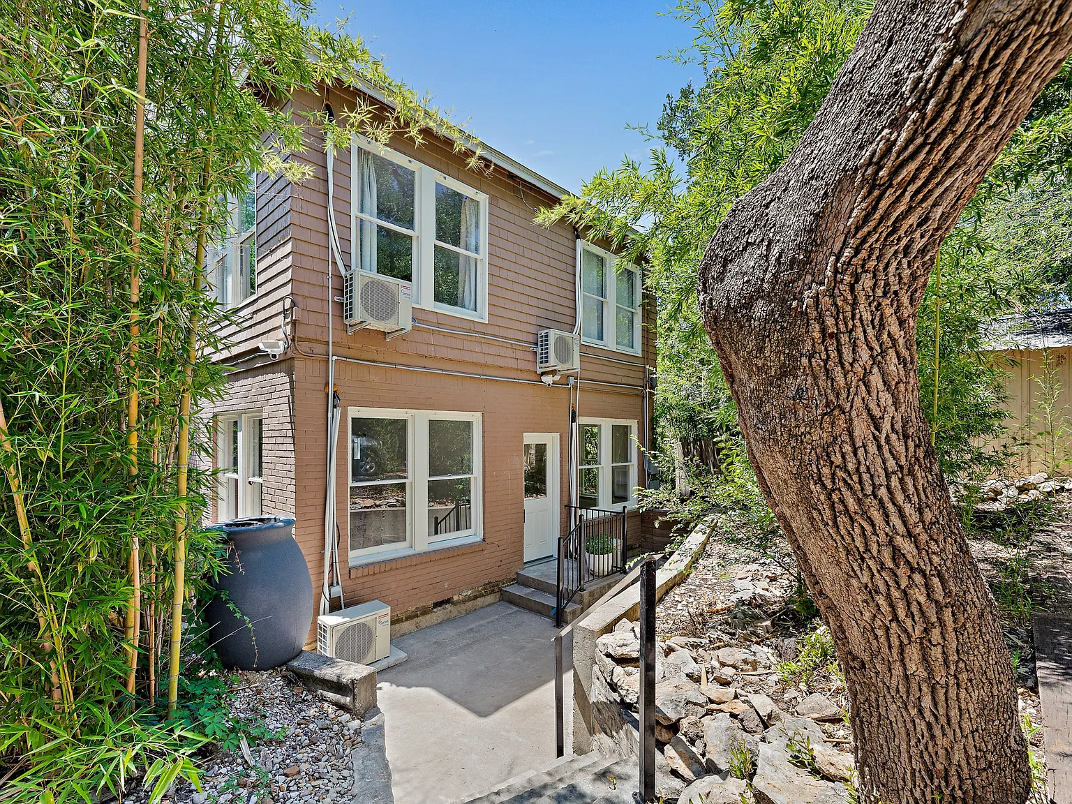 1 bed, 576 sqft, $1,800 — Photo 1