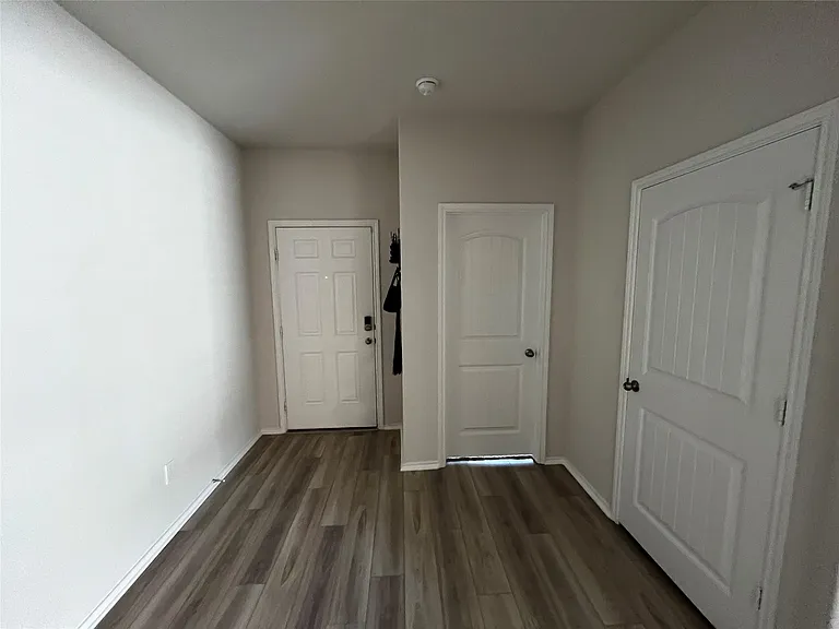 1009 Marvin Way — Photo 2