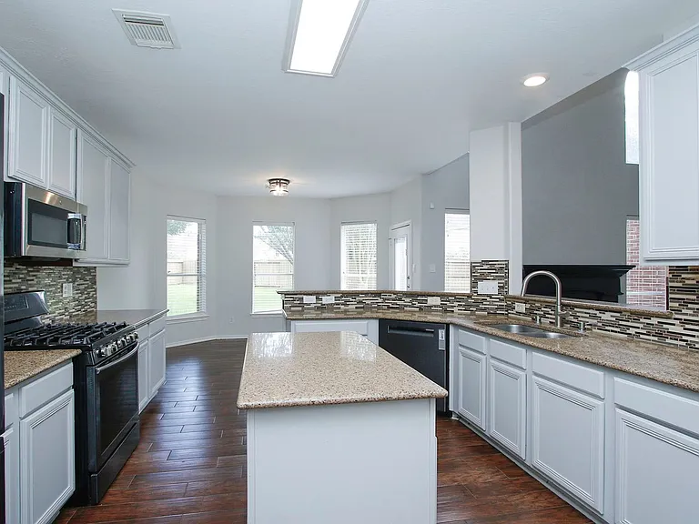 10314 Cliff Haven Ct — Photo 13