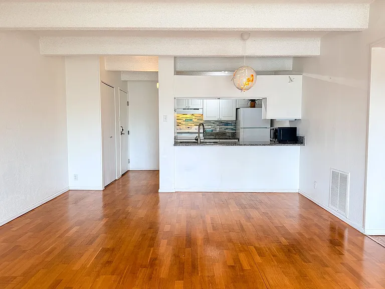 1433 N Williams St #602 — Photo 20