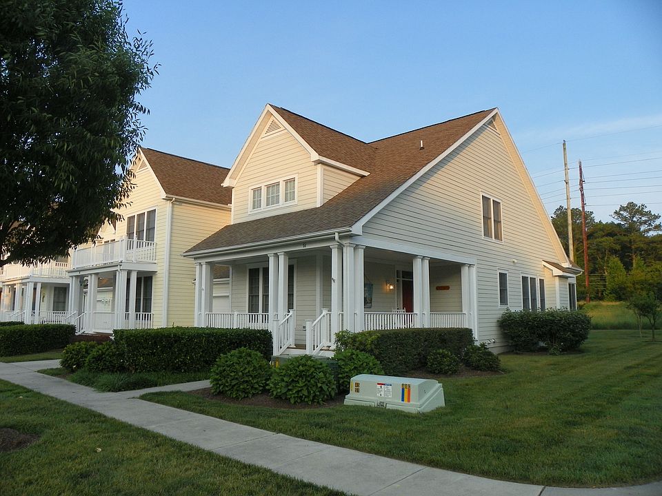 4BR, 3.5 BA End Town Home